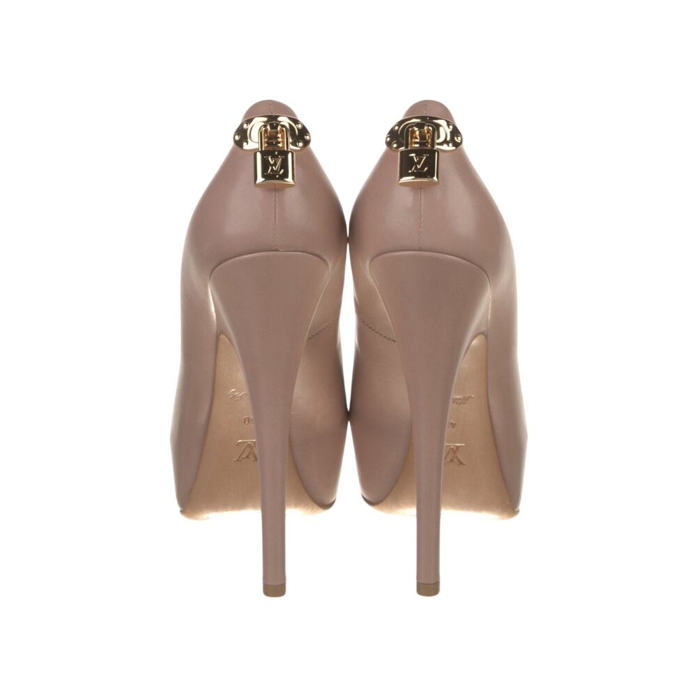 Louis Vuitton Beige leather LV logo Charms Oh Really! Pumps 40 sz - Picture 2 of 7